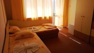 Гостевой дом Guest House Malkata Stopanka Приморско Семейный номер-4